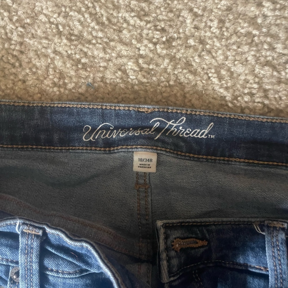 Universal Thread Jeans - Picture 2 of 3